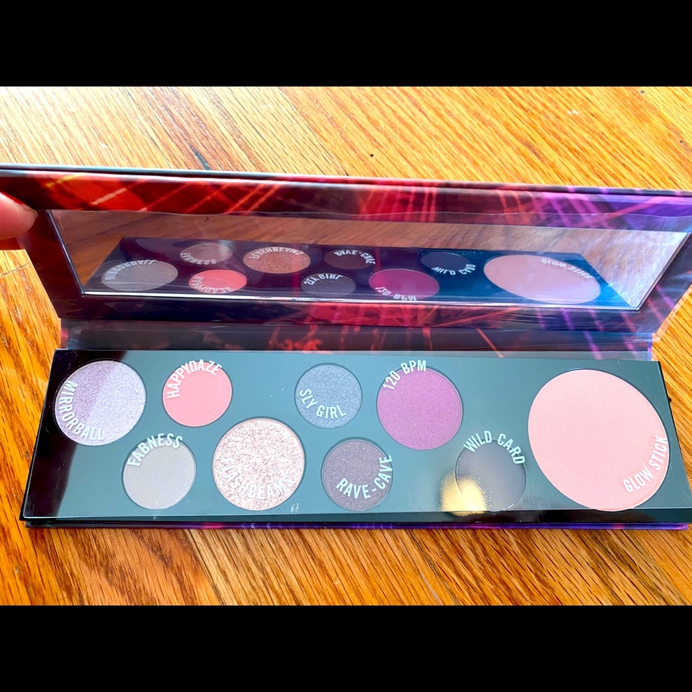MAC cosmetic
